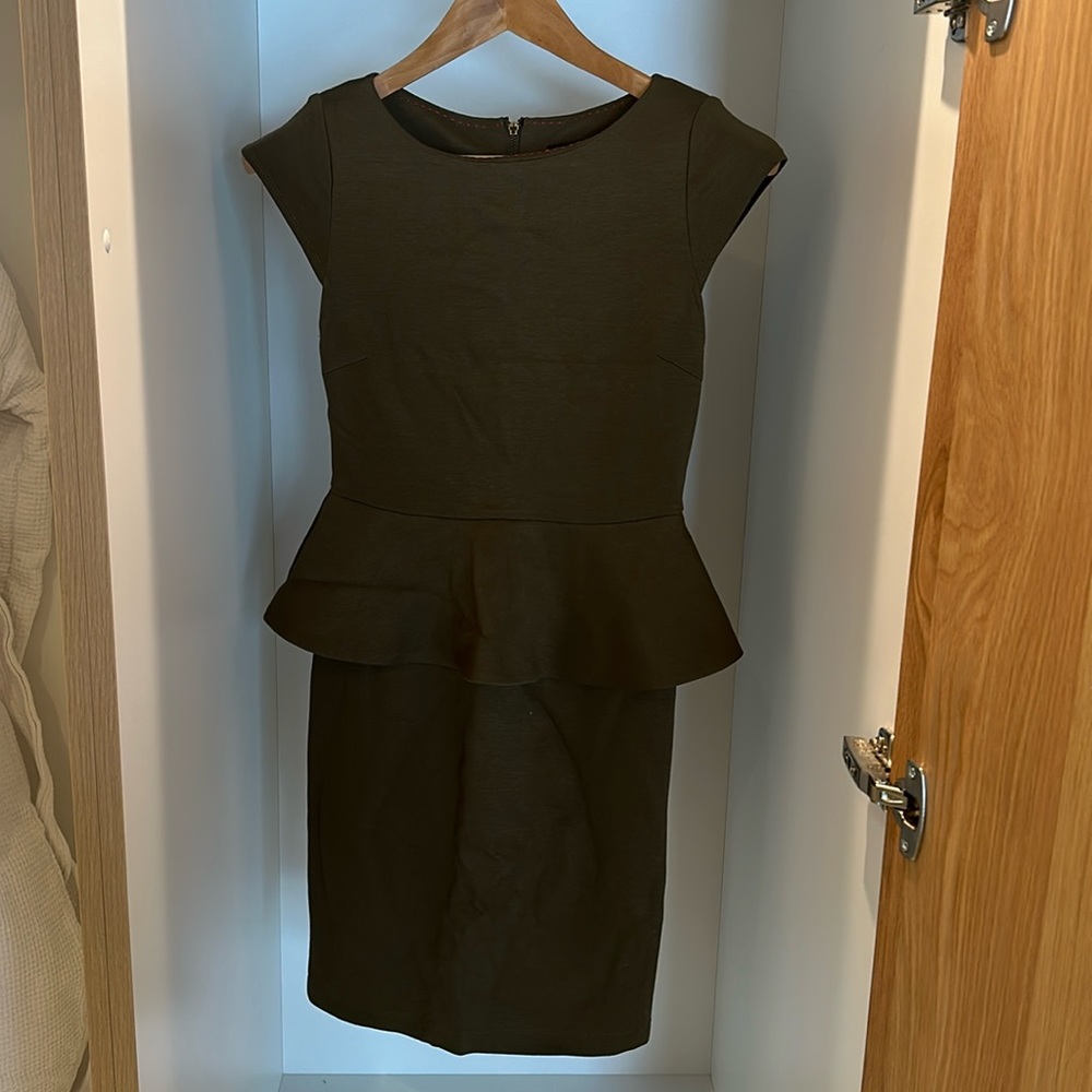 Alice + Olivia olive green, peplum dress with back zip